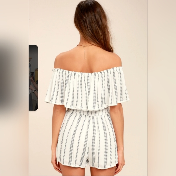 Lulus See Ya There White PrintOff-the-Shoulder Romper- Size large- NWOT🤍💙 - Picture 2 of 10